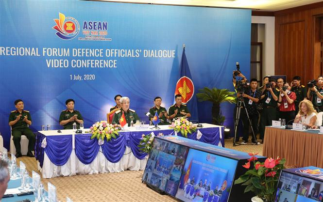 Deputy Minister of National Defence Senior Lieutenant General Nguyen Chi Vinh speaks at the conference’s opening ceremony (VNA Photo)