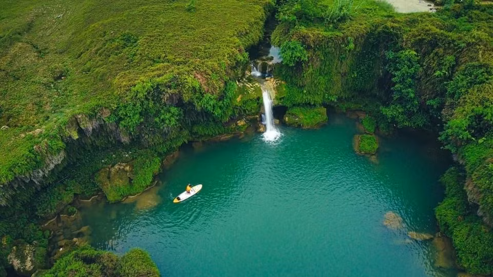 Thoong Cot Waterfall in Chi Vien commune, Trung Khanh district. (Photo: VNA)