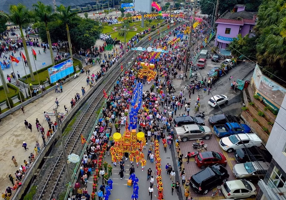 28 groups join the parade (Photo: VNA)