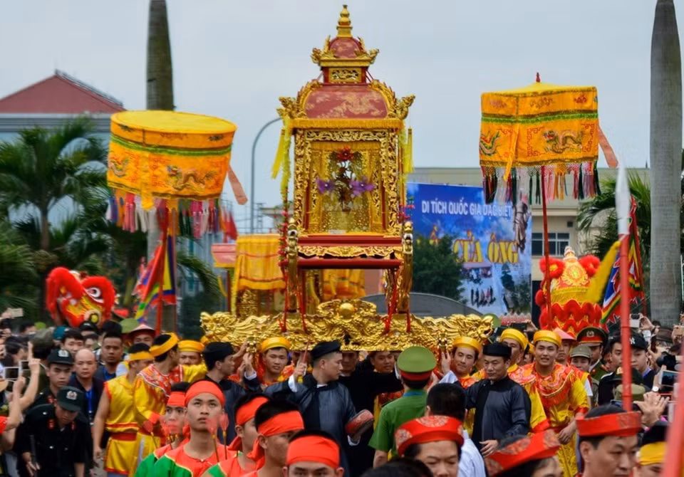 The palanquin (Photo: VNA)