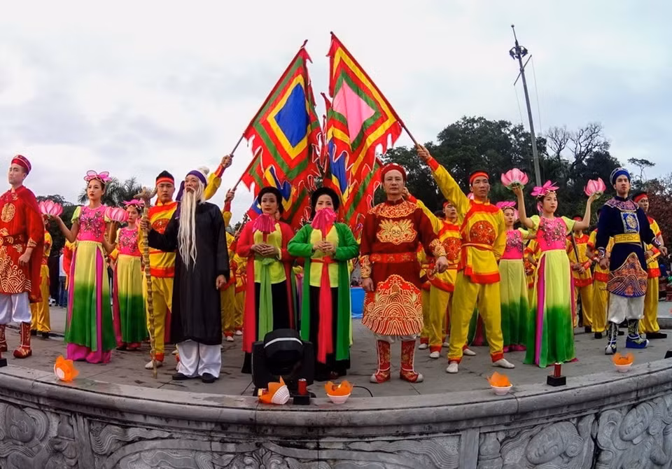 Scene taken at a concert of the festival that gathers more than 500 artists (Photo: VNA)