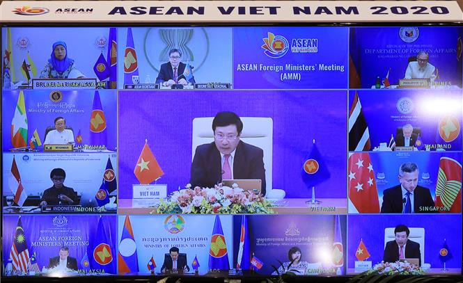 The ASEAN Foreign Mffnisters’ Meeting is also held online (Photo: VNA) f