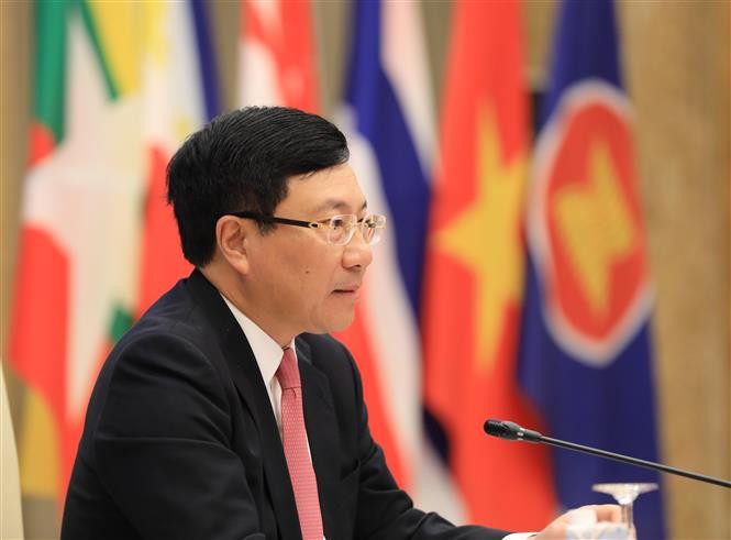 Deputy Prime Minister and Minister of Foreign Affairs Pham Binh Minh chairs the ASEAN Foreign Ministers’ Meeting (Photo: VNA)