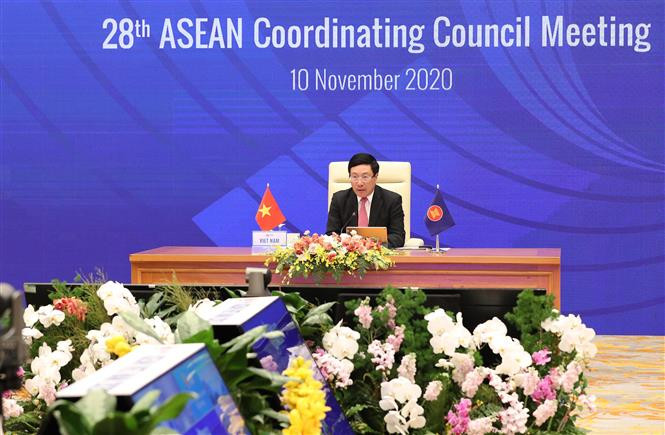 Deputy Prime Minister and Minister of Foreign Affairs Pham Binh Minh delivers an opening speech at the 28th ASEAN Coordinating Council Meeting (Photo: VNA)