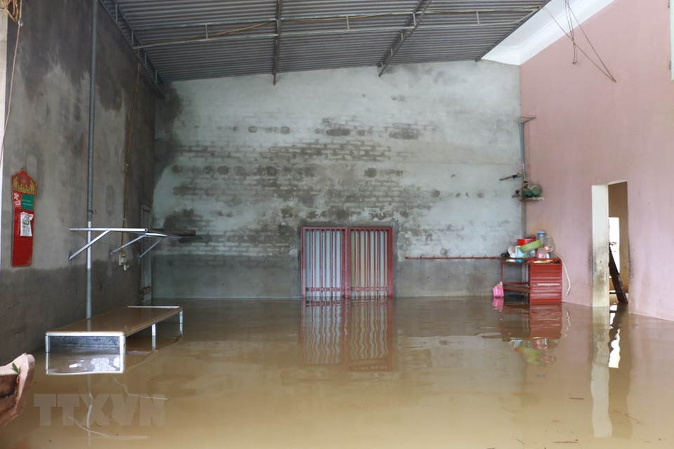 All daily utilities of local people are submerged in water (Photo: VNA)