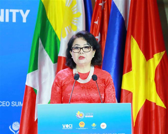 Nguyen Thi Tuyet Minh, Chairwoman of the Vietnam Women Entrepreneurs Council speaks at the conference (Photo: VNA)