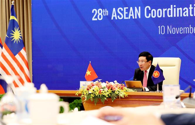 Deputy Prime Minister and Foreign Minister Pham Binh Minh chairs the 28th ASEAN Coordinating Council Meeting (Photo: VNA)
