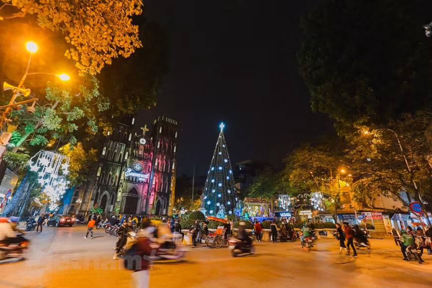 Christmas tree at St. Joseph Cathedral (Photo: VNA)