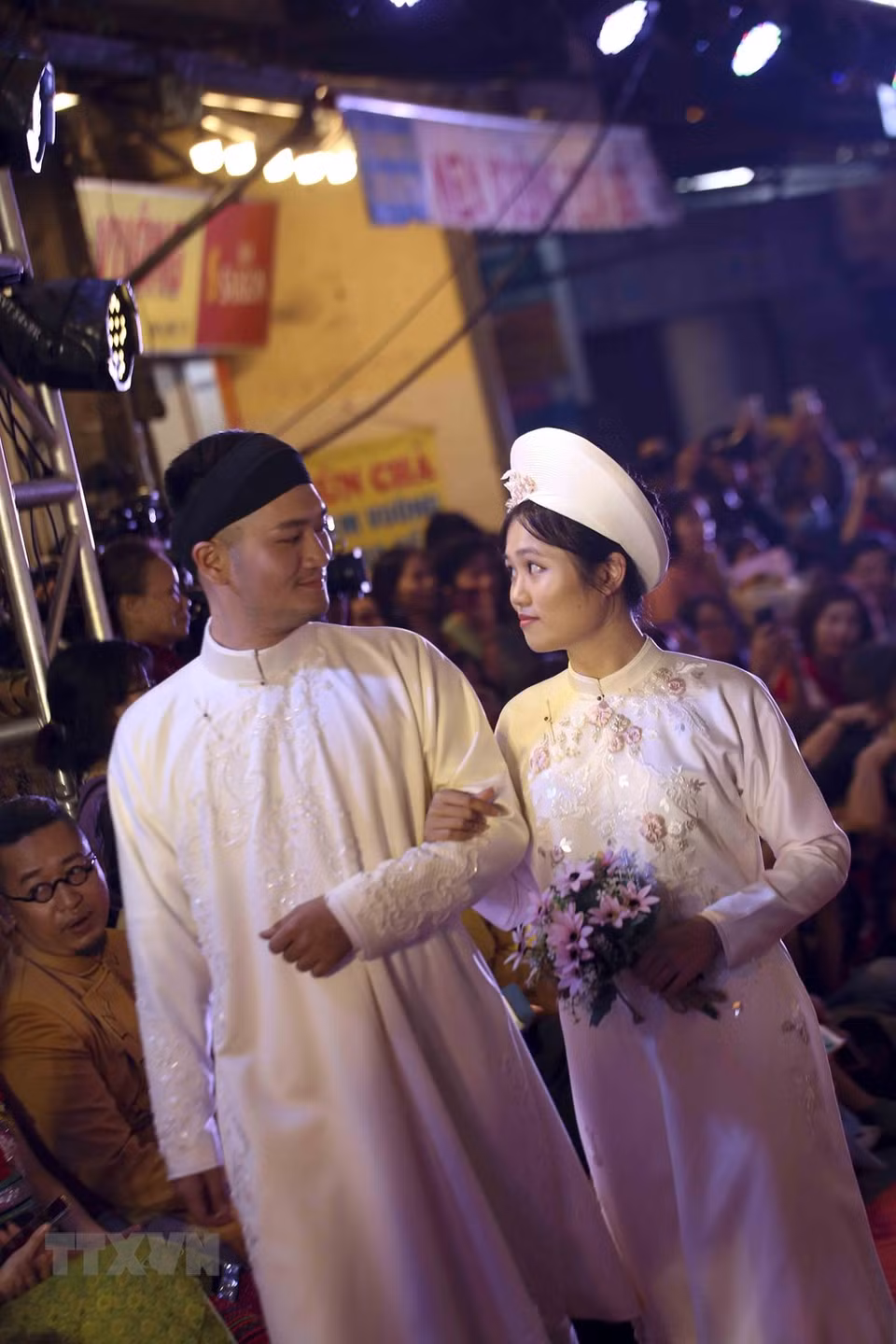 Ao dai performance at a fashion show in Hanoi (Photo: VNA)