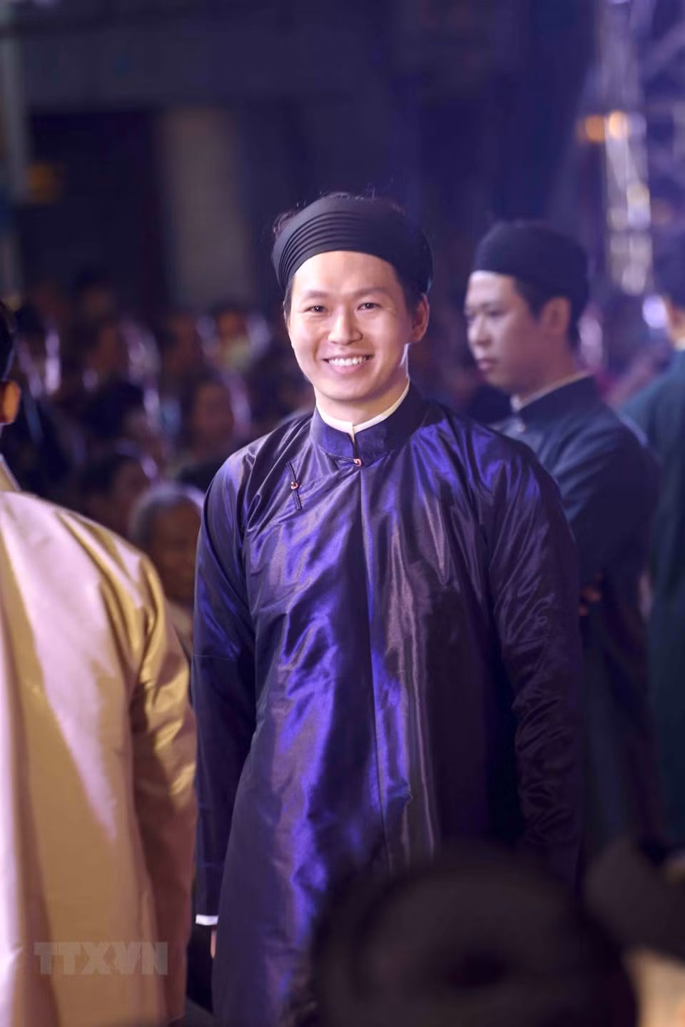 Ao dai performance at a fashion show in Hanoi (Photo: VNA)