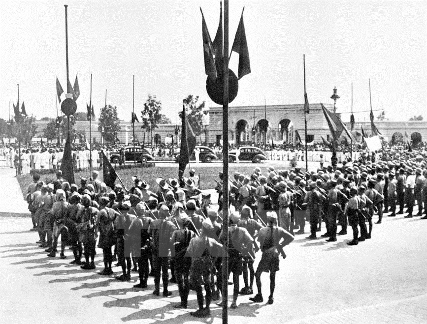 A convoy of cars carrying President Ho Chi Minh and the Delegates of the Provisional Government of the Democratic Republic of Vietnam to Ba Dinh flower garden. (Source: VNA)