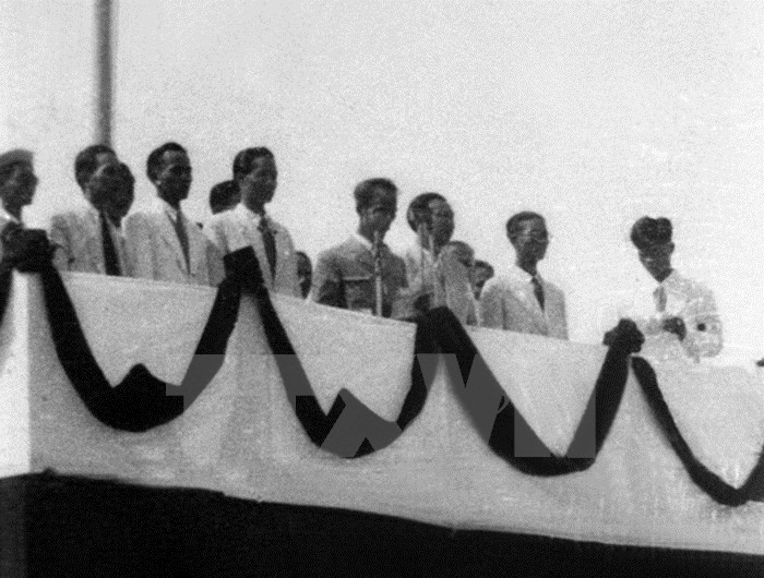 President Ho Chi Minh and the delegates on the Doc Lap (independence) Platform (Source: VNA)