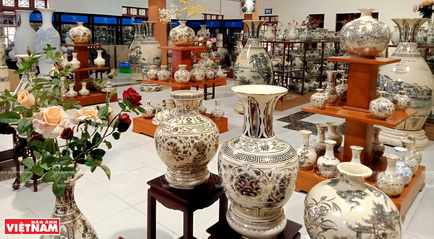 Chu Dau pottery is an ancient Vietnamese pottery craft dating back to the 12th century, flourishing in the 14th and 15th centuries and lost in the 17th century. (Photo: VNP/VNA)