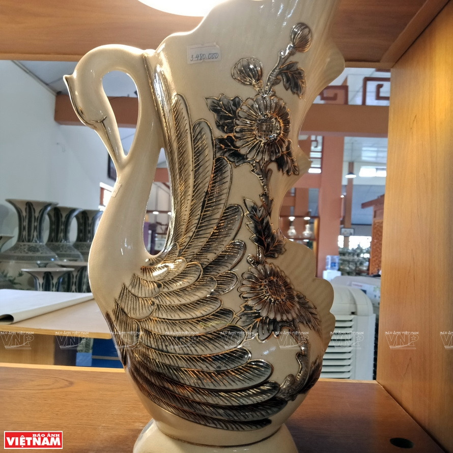 The Chu Dau Pottery Showroom with a variety of pottery products on display. (Photo: VNP/VNA)
