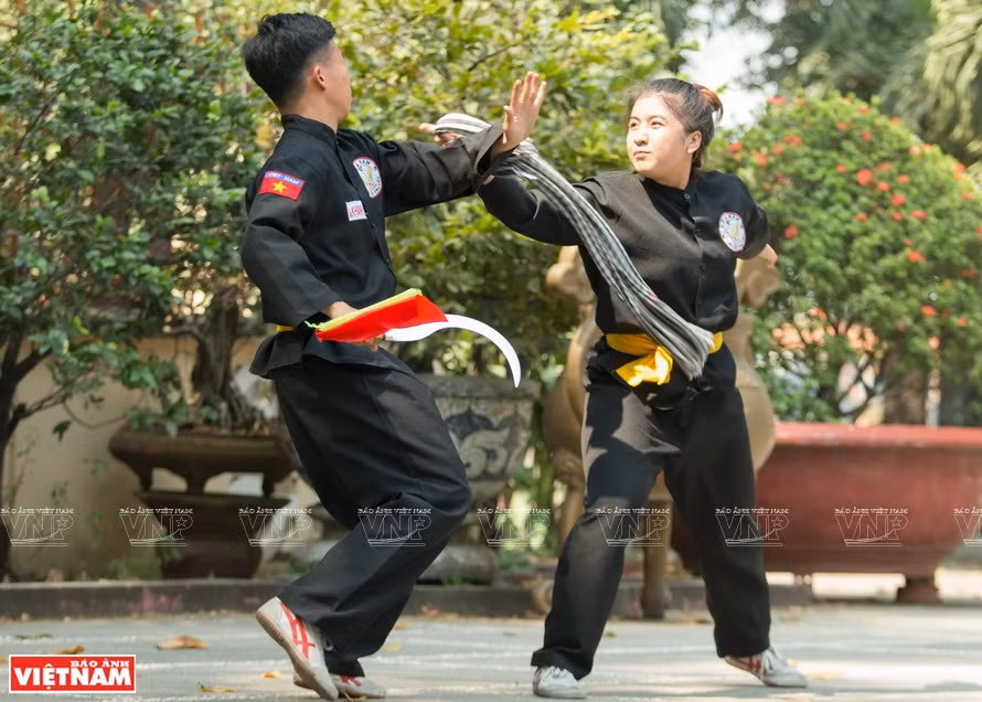 Khan ran is indeed a weapon in traditional martial arts (Photo: VNP?VNA)
