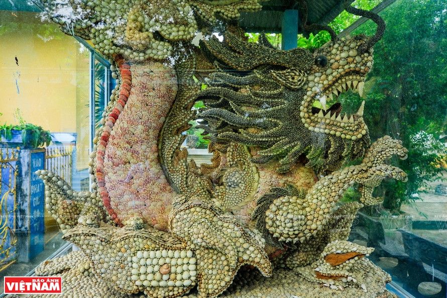 A dragon decorated with shells at Tu Van Pagoda. (Photo: VNP/VNA)