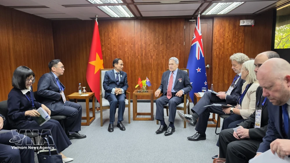 Vietnam promotes ties with Canada, New Zealand at AMM-59 - Ảnh 1.