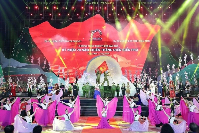 A dancing performance at the May 6 music show celebrating the 70th anniversary of the Dien Bien Phu Victory (Photo: VNA)