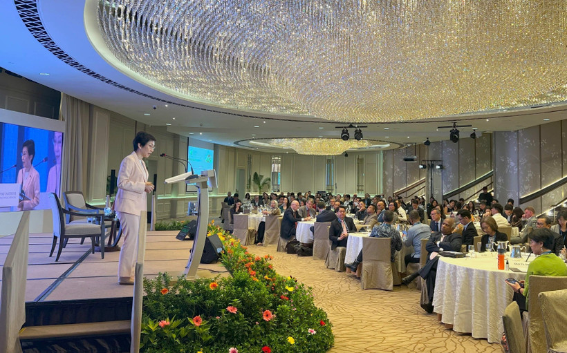 Grace Fu, Singaporean Minister for Sustainability and the Environment, speaks at the dialogue on May 9. (Photo: VNA)