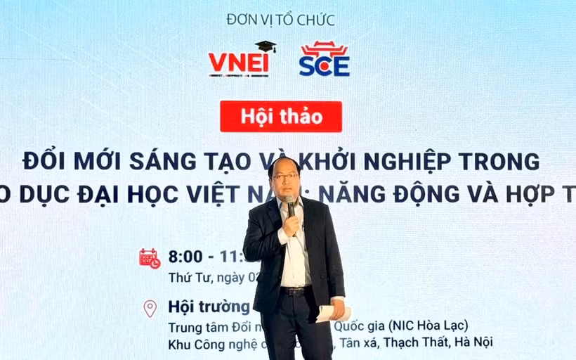 Director of the National Innovation Centre (NIC) Vu Quoc Huy speaks at the workshop in Hanoi on October 2. (Photo: VNA)