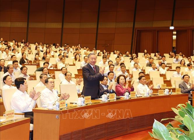 Party General Secretary and State President To Lam (standing) and other officials at the conference held on October 20 (Photo: VNA)
