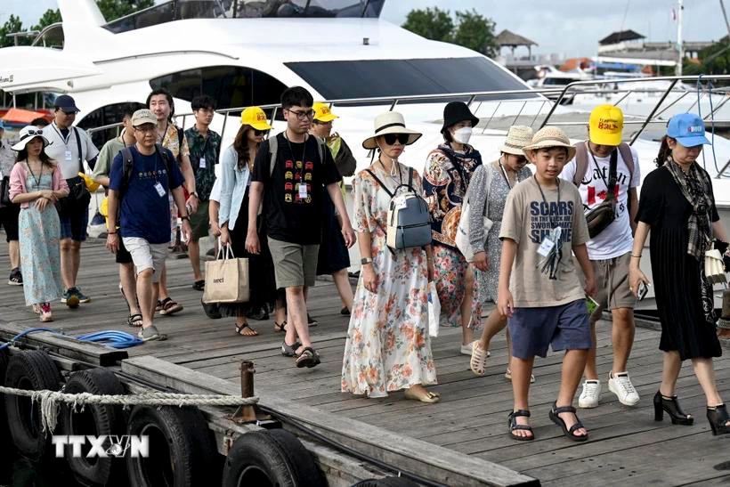 Visitors to Bali, Indonesia (Photo: AFP/VNA)