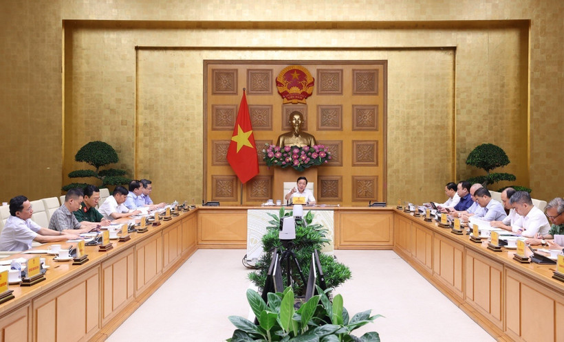 Deputy PM Tran Hong Ha chairs the conference on May 27. (Photo: VNA)