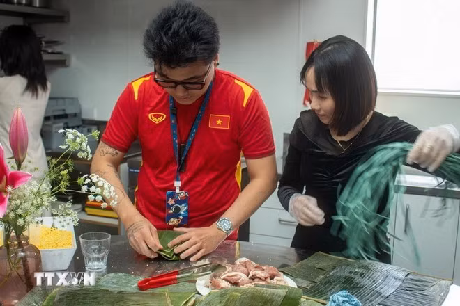 chung-cake-making.jpg