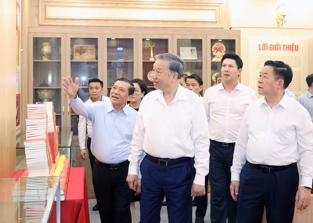 vna-potal-tong-bi-thu-to-lam-lam-viec-voi-ban-tuyen-giao-va-dan-van-trung-uong-8085955.jpg