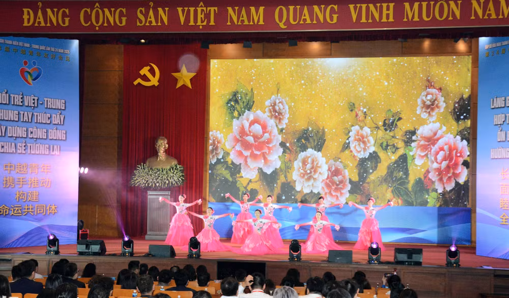 vna-potal-gap-go-huu-nghi-thanh-nien-viet-trung-lan-thu-24-nam-2025-7979308.jpg
