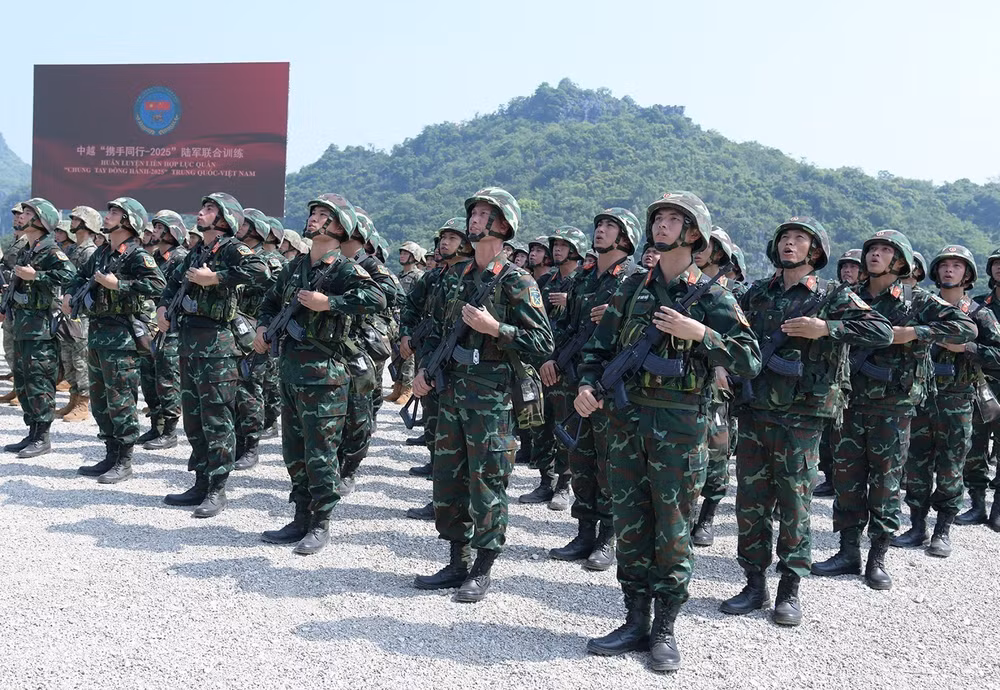 vna-potal-be-mac-huan-luyen-lien-hop-luc-quan-viet-nam-trung-quoc-nam-2025-8181269.jpg