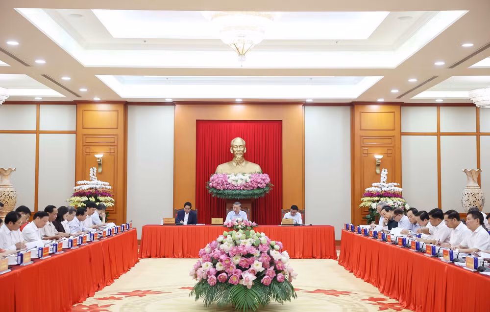 vna-potal-tong-bi-thu-to-lam-chu-tri-buoi-lam-viec-ve-du-thao-cac-van-kien-dai-hoi-xiv-cua-dang-115746399-8180185.jpg