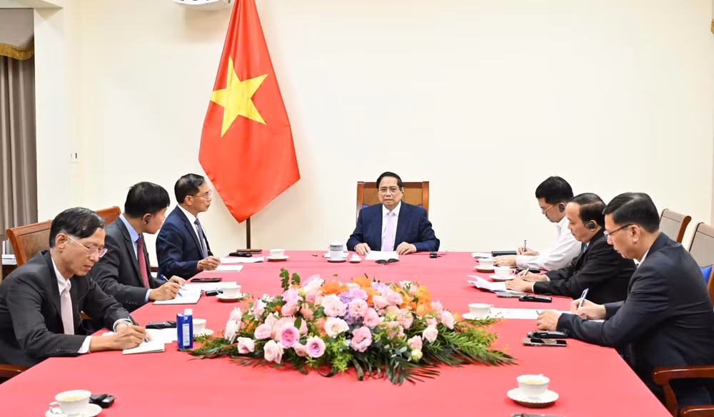 vna-potal-thu-tuong-pham-minh-chinh-dien-dam-voi-thu-tuong-malaysia-anwar-ibrahim-8181383.jpg