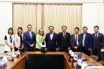 Nguyen Van Duoc (middle), Chairman of Ho Chi Minh City People's Committee, holds a working session with Sarah Kemp (4th from left), Vice President of International Government Affairs at Intel Corporation on July 8. (Photo: VNA)