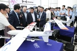 Deputy Prime Minister Nguyen Chi Dung visits the Horus P02 long-range surveillance UAV booth at Hoa Lac Hi-Tech Park (Photo: VNA)
