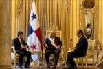Vietnamese Ambassador to Mexico and Panama Nguyen Van Hai (left) on August 20 presents his credentials to Panamanian President José Raúl Mulino Quintero. (Photo: VNA)