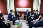 The meeting between PM Pham Minh Chinh and President for Cisco Asia Pacific, Japan, and Greater China (APJC) Dave West in Tianjin on June 25 (Photo: VNA)