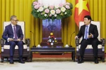 State President Luong Cuong (R) and Lao Minister of Foreign Affairs Thongsavanh Phomvihane. (Photo: VNA)