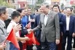 Party General Secretary To Lam and NA deputies are welcomed by locals in Hung Yen on December 15, 2025 (Photo: VNA)