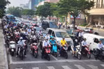 Under the Prime Minister's Directive No. 20/CT-TTg issued on July 12, Hanoi will become the first Vietnamese city to ban fossil fuel-powered motorcycles and mopeds from the city's inner Ring Road 1, starting July 1, 2026. (Photo: VNA)