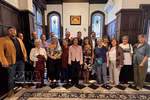 Vietnamese Ambassador to Argentina Ngo Minh Nguyet (centre, in pink), together with representatives of the Argentina–Vietnam Cultural Institute, the Communist Party of Argentina, and local press and media agencies at the embassy's early-spring gathering in Buenos Aires on March 19, 2026. (Photo: VNA)