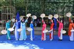 The soulful music set the stage for Vietnamese graceful women in flowing ao dai and tilted conical hats, moving with elegance. (Photo: VNA)