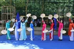 The soulful music set the stage for Vietnamese graceful women in flowing ao dai and tilted conical hats, moving with elegance. (Photo: VNA)