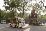 Tourists travel around Hoan Kiem Lake by electric cars. (Photo: VNA)