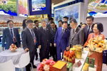 Deputy Prime Minister Tran Hong Ha visits a Vietnamese booth at the fair. (Photo: the Vietnam Trade Promotion Agency)