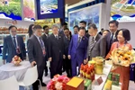 Deputy Prime Minister Tran Hong Ha visits a Vietnamese booth at the fair. (Photo: the Vietnam Trade Promotion Agency)