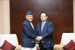 Vietnamese Prime Minister Pham Minh Chinh (R) and his Nepalese counterpart Khadga Prasad Sharma Oli at their meeting in Tianjin on August 31. (Photo: VNA)