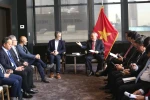 Standing Deputy Prime Minister Nguyen Hoa Binh (R) receives José Fernández da Ponte, President of the Stellar Development Foundation. (Source: VTV)