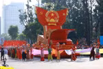 The vehicle carries the model of the National Emblem of the Socialist Republic of Vietnam in the parade. (Photo: VNA)