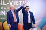 PM Pham Minh Chinh (R) and Brazilian President Luiz Inácio Lula da Silva (Photo: VNA)